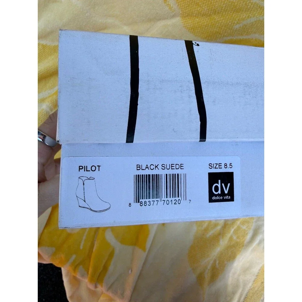 New With Box DV Dolce Vita Black Suede Pilot Wedge Booties Size 8.5